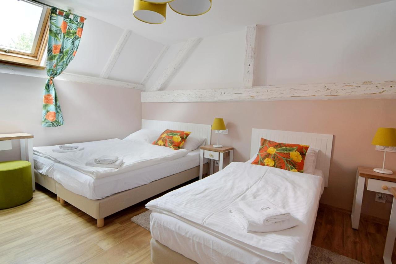 Gosciniec Nowa Wioska Bed and Breakfast Wałbrzych Exteriör bild