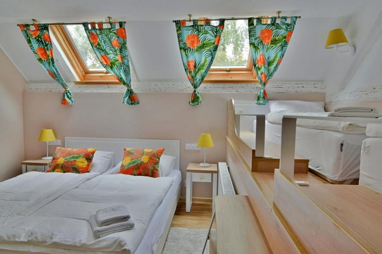 Gosciniec Nowa Wioska Bed and Breakfast Wałbrzych Exteriör bild