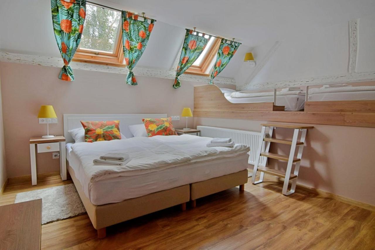 Gosciniec Nowa Wioska Bed and Breakfast Wałbrzych Exteriör bild