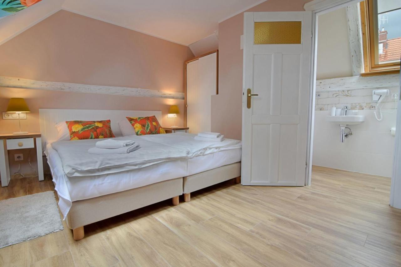 Gosciniec Nowa Wioska Bed and Breakfast Wałbrzych Exteriör bild