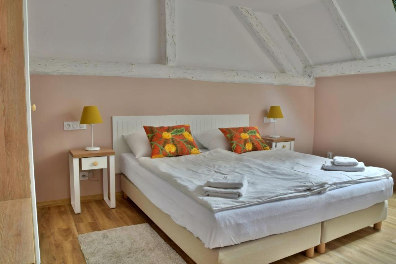 Gosciniec Nowa Wioska Bed and Breakfast Wałbrzych Exteriör bild
