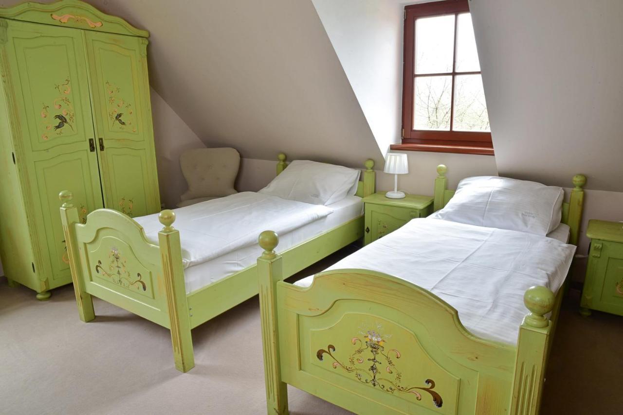 Gosciniec Nowa Wioska Bed and Breakfast Wałbrzych Exteriör bild