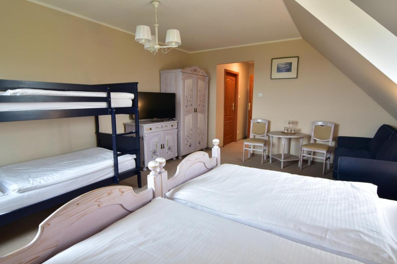 Gosciniec Nowa Wioska Bed and Breakfast Wałbrzych Exteriör bild