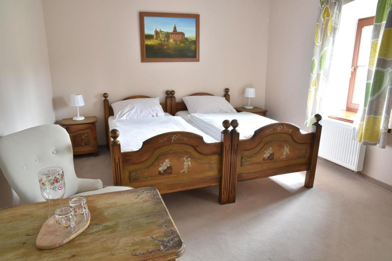 Gosciniec Nowa Wioska Bed and Breakfast Wałbrzych Exteriör bild