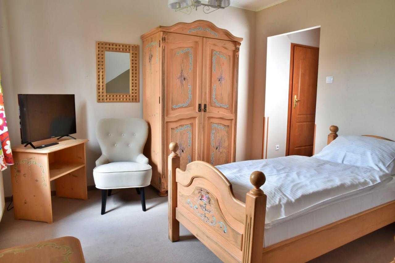 Gosciniec Nowa Wioska Bed and Breakfast Wałbrzych Exteriör bild